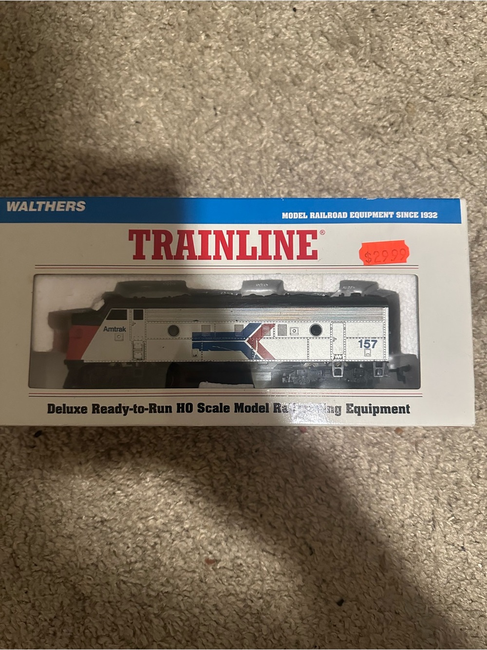 Walthers Trainline Amtrak HO Scale Model Locomotive - White/Blue/Red